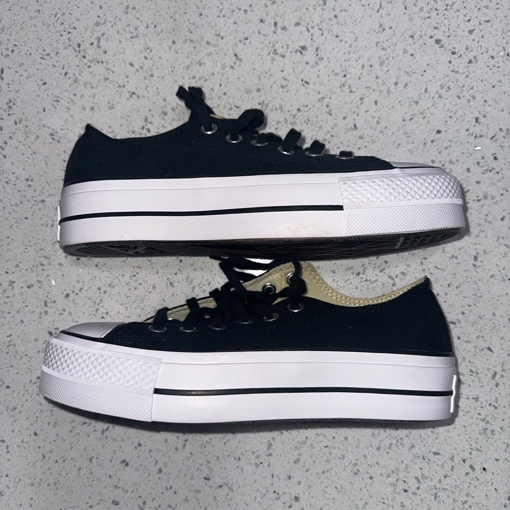 Women’s Converse Low Top Platform Sneaker
